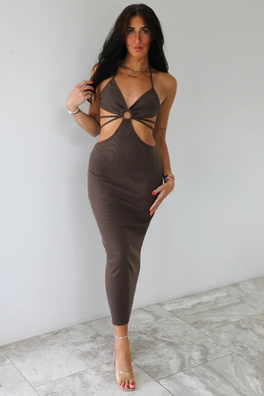 Eyes On Me Maxi Dress: Mocha