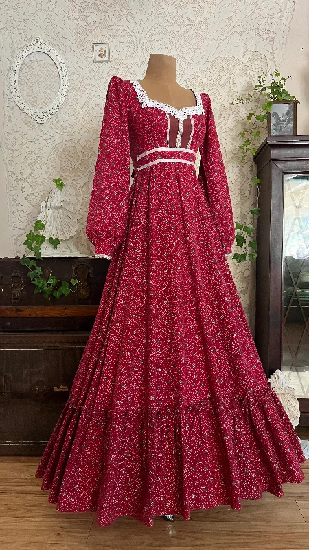1970's vintage Strawberry Calico Gunne Sax Maxi dress Elegant Maxi Dress with Pockets 1970's vintage Strawberry Calico Gunne Sax Maxi dress Elegant Maxi Dress with Pockets