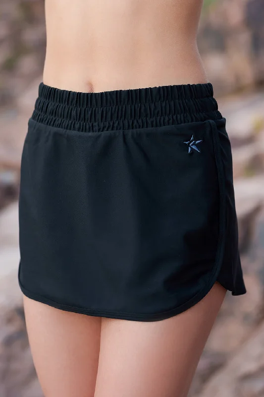 Sports Skirt in Black a-line skirt cut